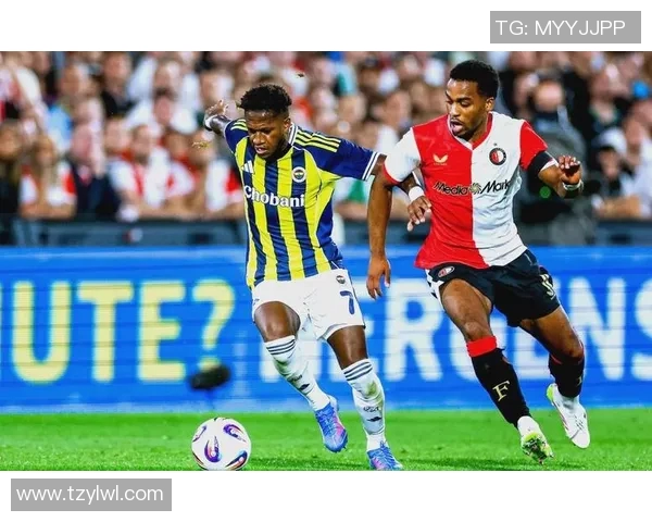 全球足球巨星风采尽显的精彩瞬间回顾与分析